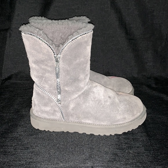 UGG Boots - Picture 4 of 7